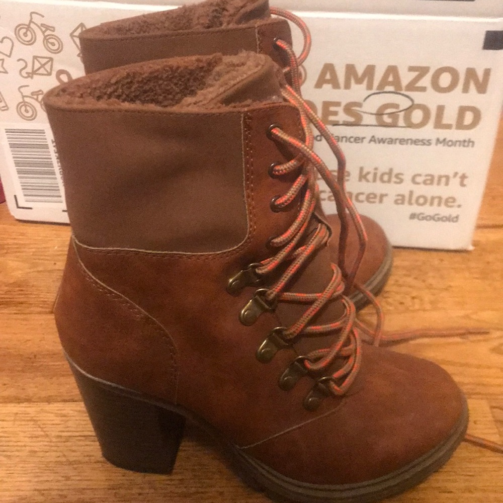 Shoe boots
